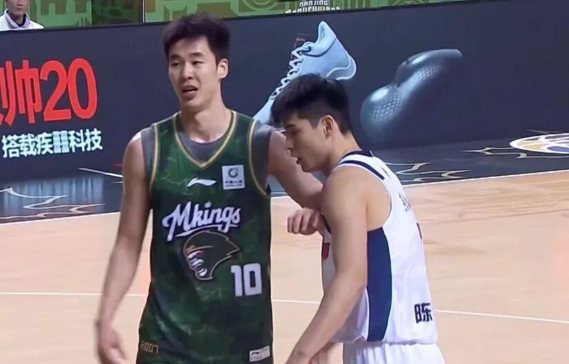 广东男篮16分大胜，胡明轩14+4焦伯乔14+10，郭昊文复出砍20+5